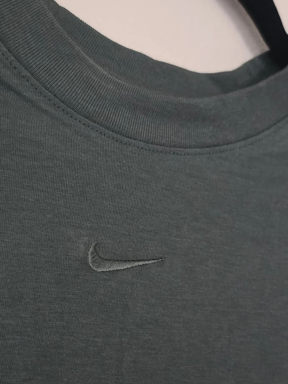 Nike Women's Long-Sleeve Crop Top in Dark Green